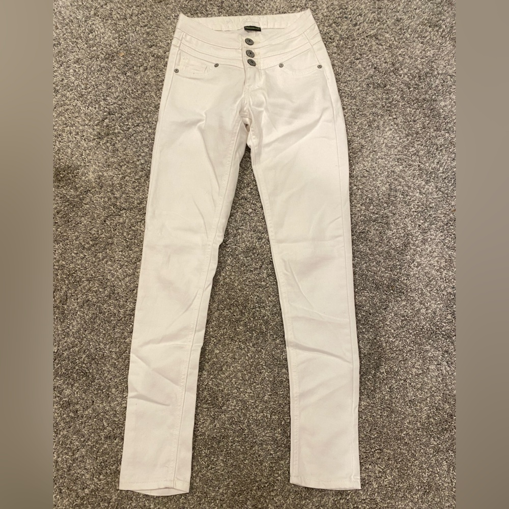Rue21 White Skinny Jeans with Clean Design